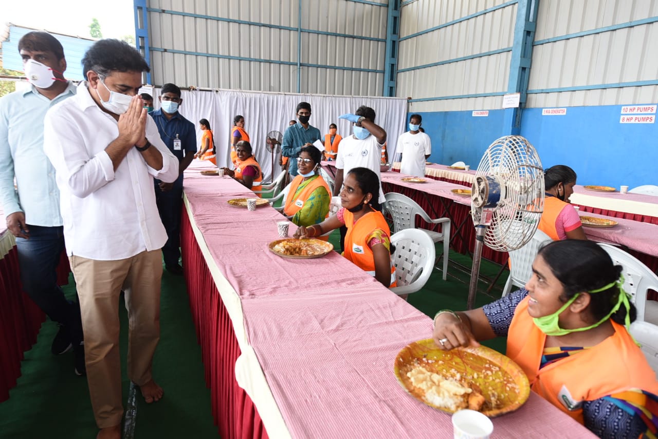 संइट्सन, डीआरएफ, नगरपालिका केटीआर के राज्य मंत्री के कर्मचारियों के साथ भोजन