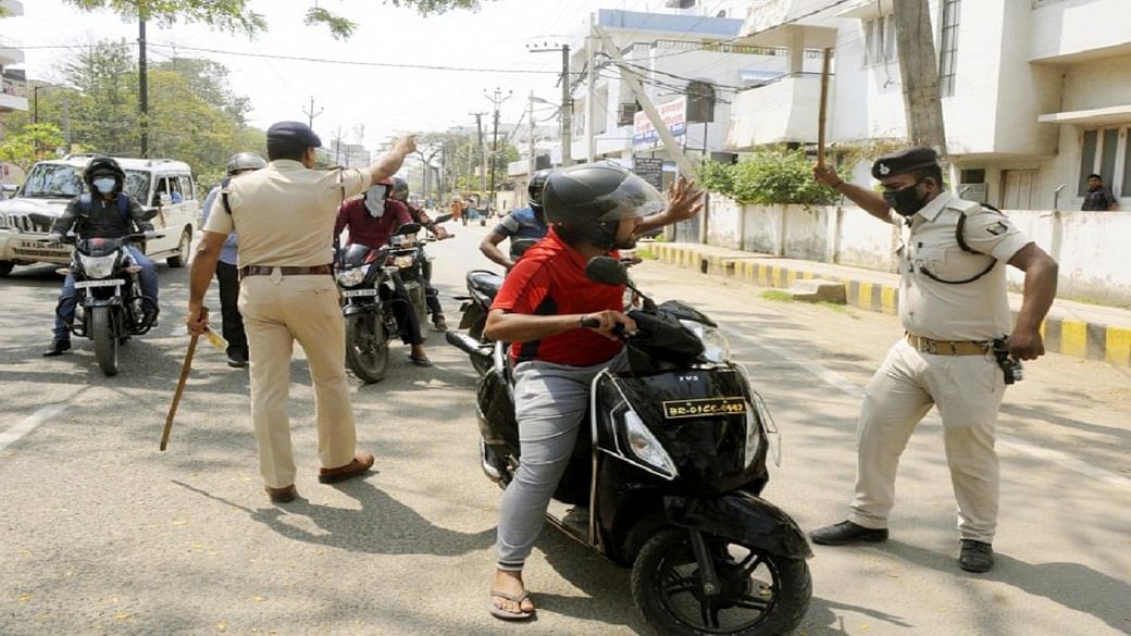 लॉकडाउन: सरकार लोगों तक पहुँचा रहे, सीधी मदद