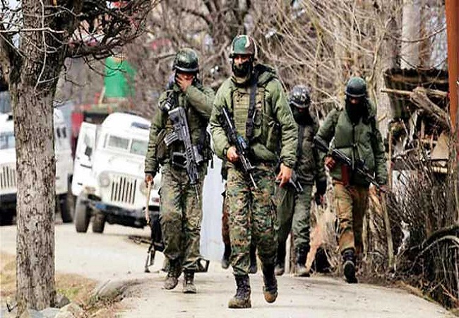 पुलवामा में टला बड़ा आतंकी हमला, सेना ने बरामद की IED से भरी कार