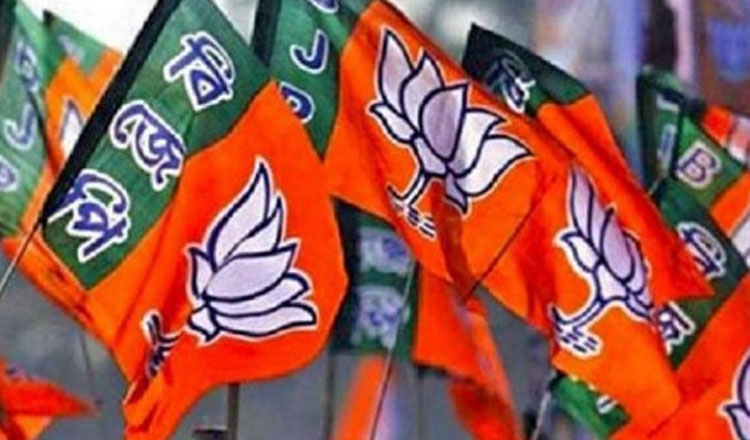 भाजपा मुख्यालय दीप कमल में लगाई फुट सैनिटाइजर मशीन
