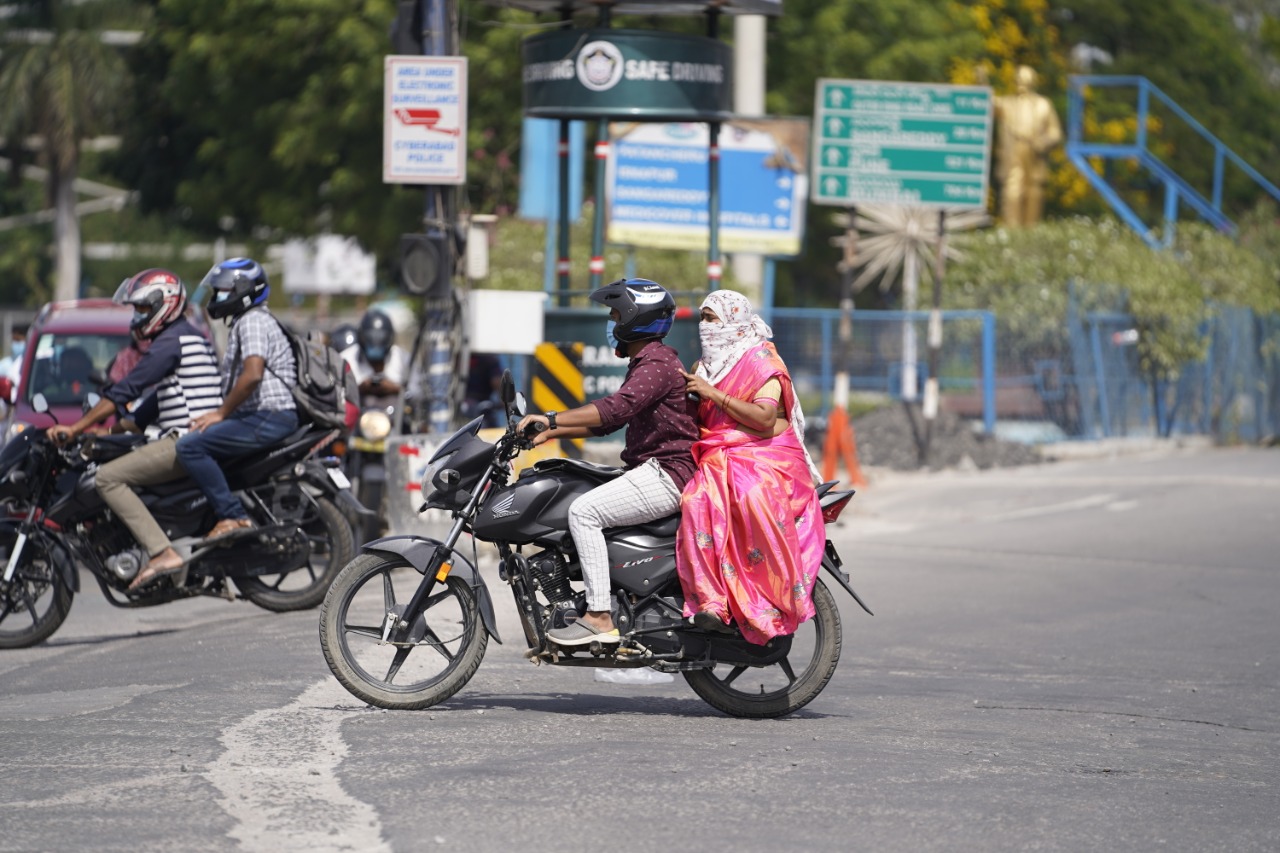 पिलर सवारों के लिए all पल्लू / चुन्नी / दुपट्टा ’से सावधान रहें