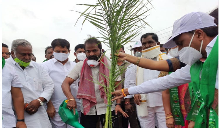 Minister Shri V. Srinivas Goud Garu said that the handicrafts of the past 6 years have been restored