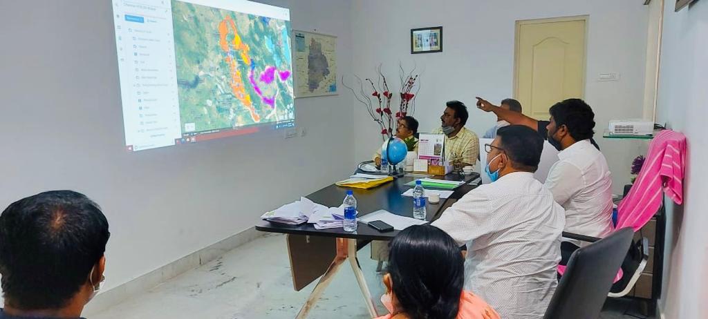 चेन्नेर विधायक बी.सुमन ने अधिकारियों और एजेंसियों के साथ समीक्षा बैठक की