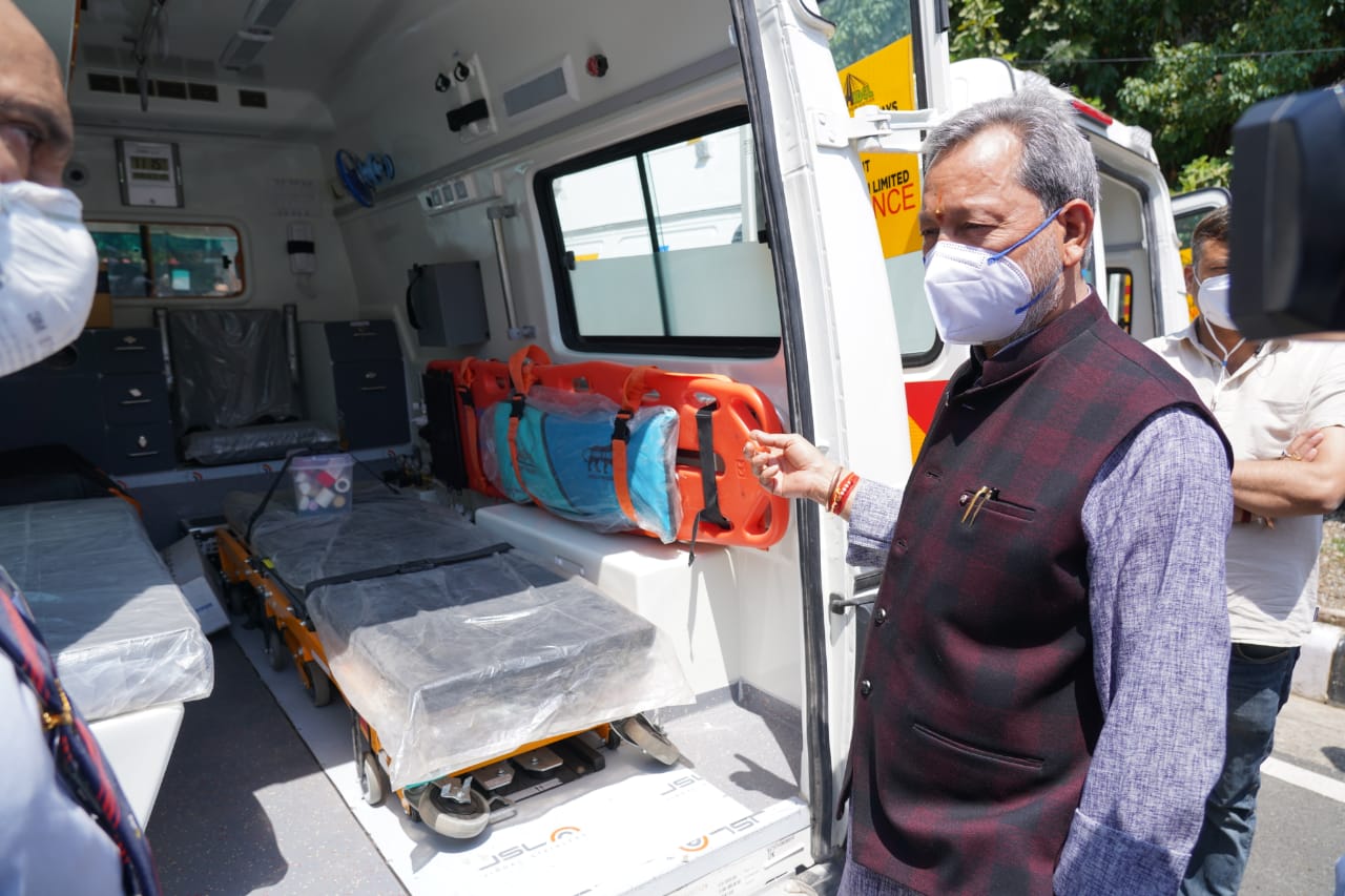 मुख्यमंत्री बोले अन्य जिलों में भी लाइफ सपोर्ट एंबुलेंस(Ambulances) की व्यवस्था के होंगे प्रयास