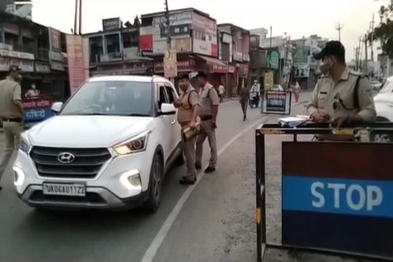 Corona Curfew :कोरोना कर्फ्यू का पालन कराने के लिए पुलिस कर रही सख्ती