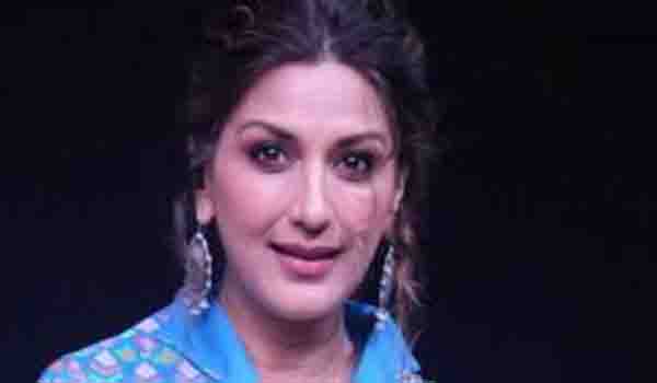 मैं इस तरह के अद्भुत प्रदर्शनों को देखकर बहुत खुश हूं : Sonali Bendre