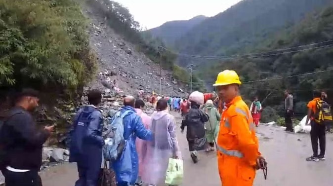 बारिश रूकने के बाद केदारनाथ यात्रा शुरू