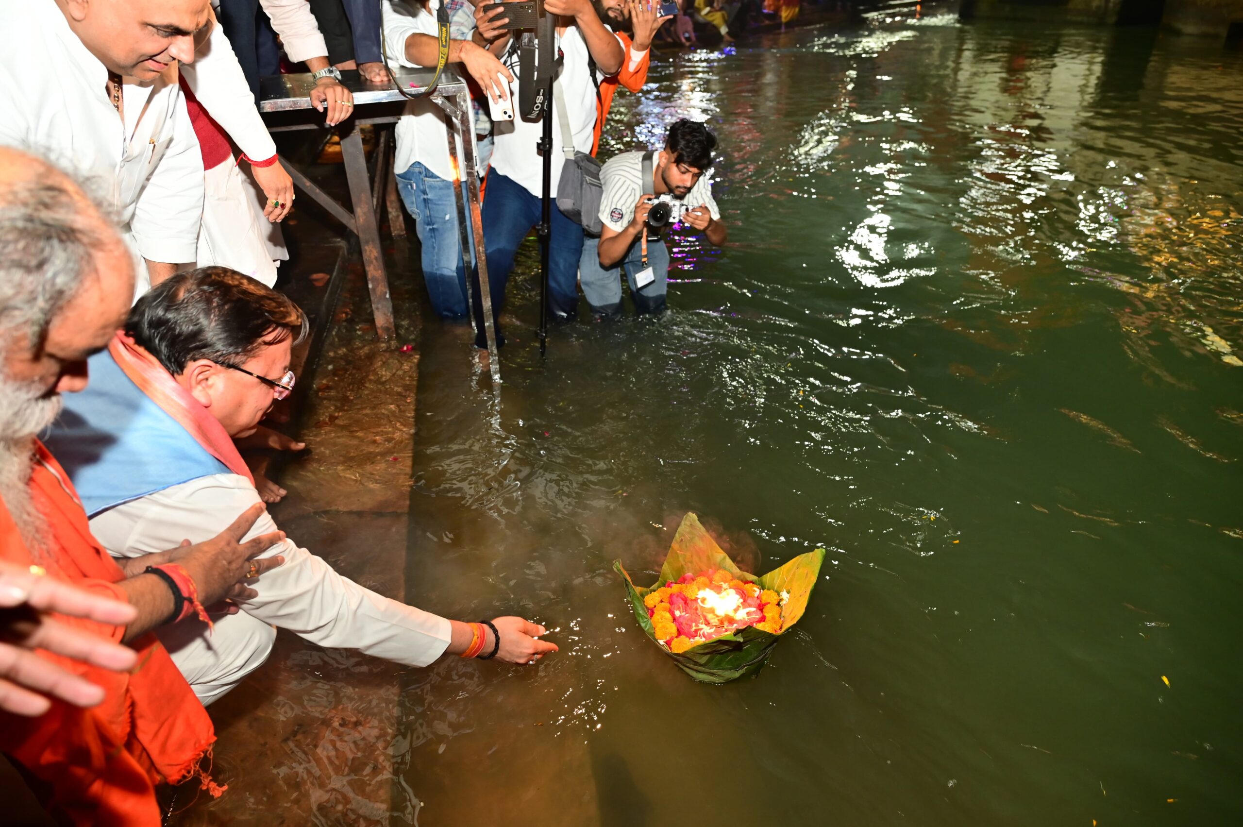 हर व्यक्ति के जीवन से अंधकार को दूर कर खुशियों का उजियारा फैलाए दीपोत्सवः मुख्यमंत्री