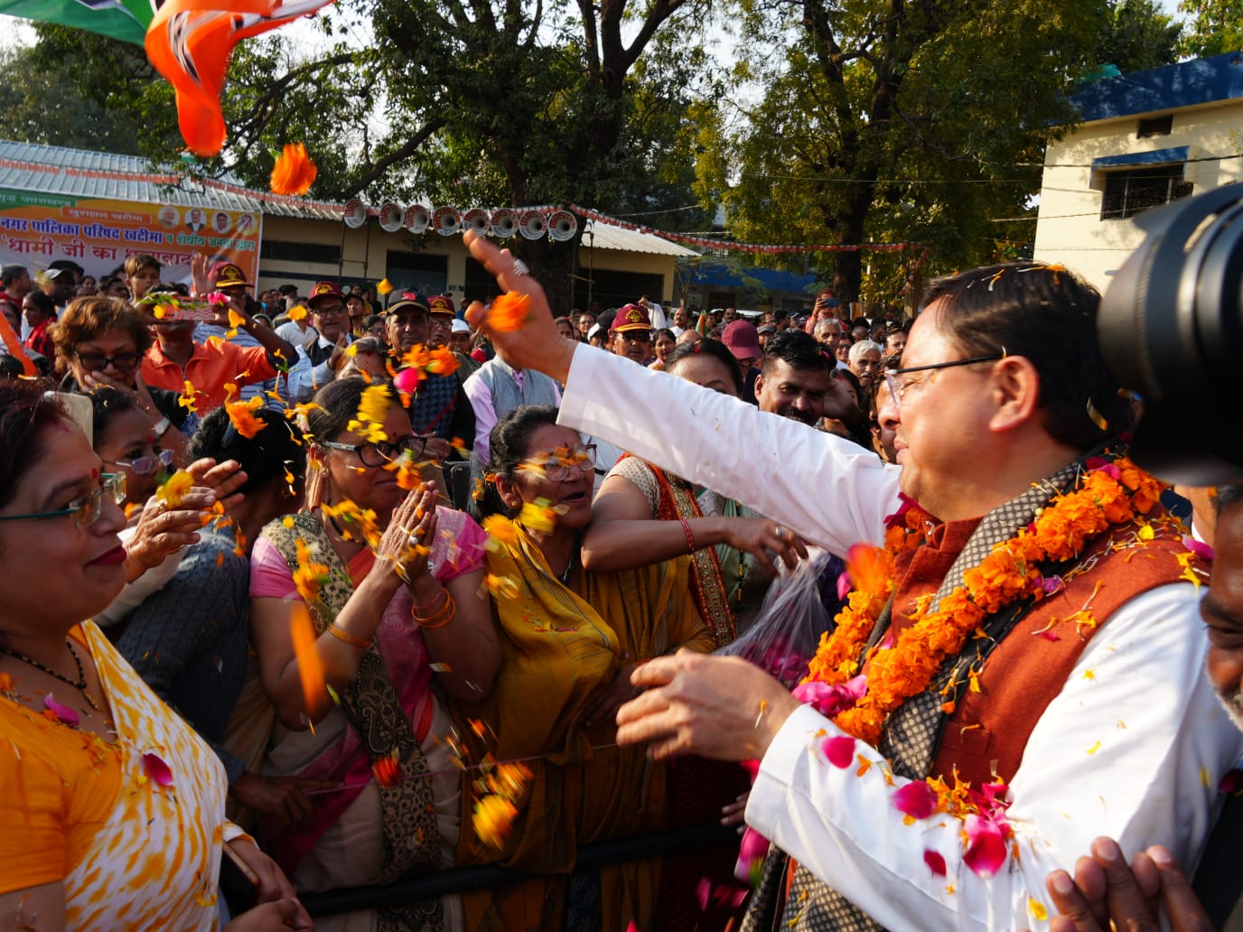 मुख्यमंत्री पुष्कर सिंह धामी के खटीमा पहुँचने पर हुआ भव्य स्वागत