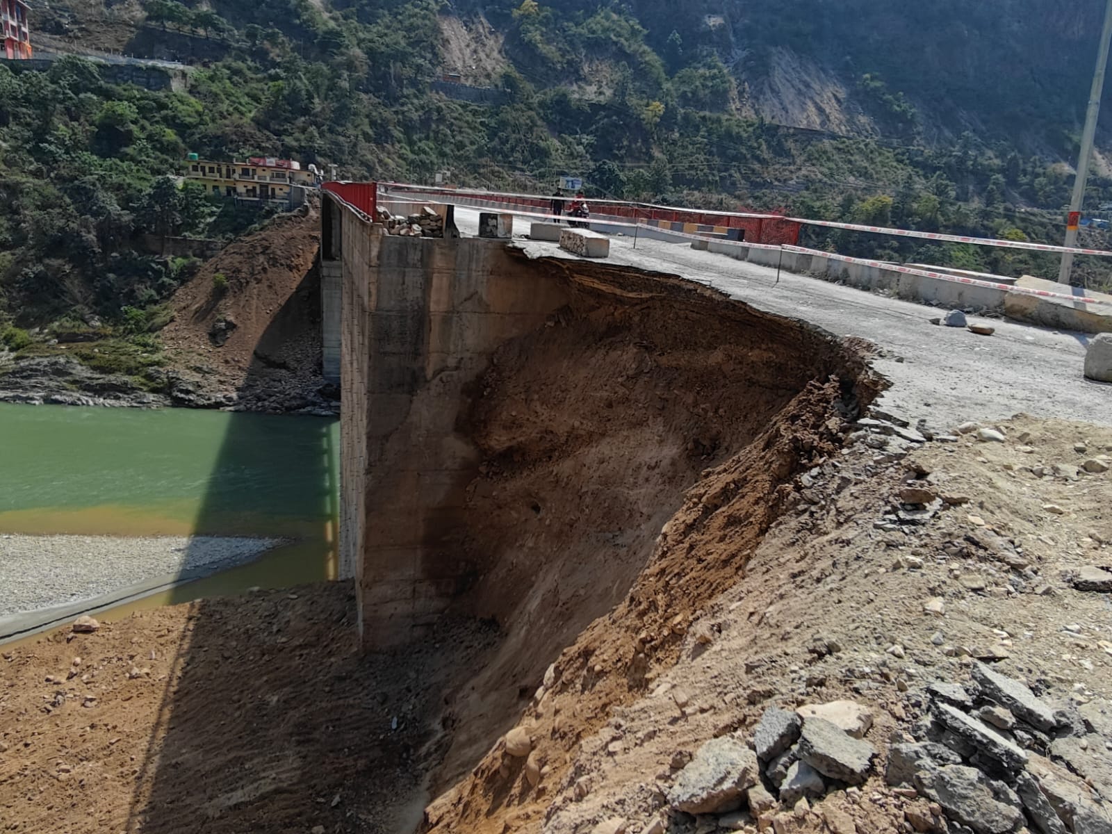 केदारनाथ हाईवे को जोड़ने वाला जवाड़ी बाइपास बंद