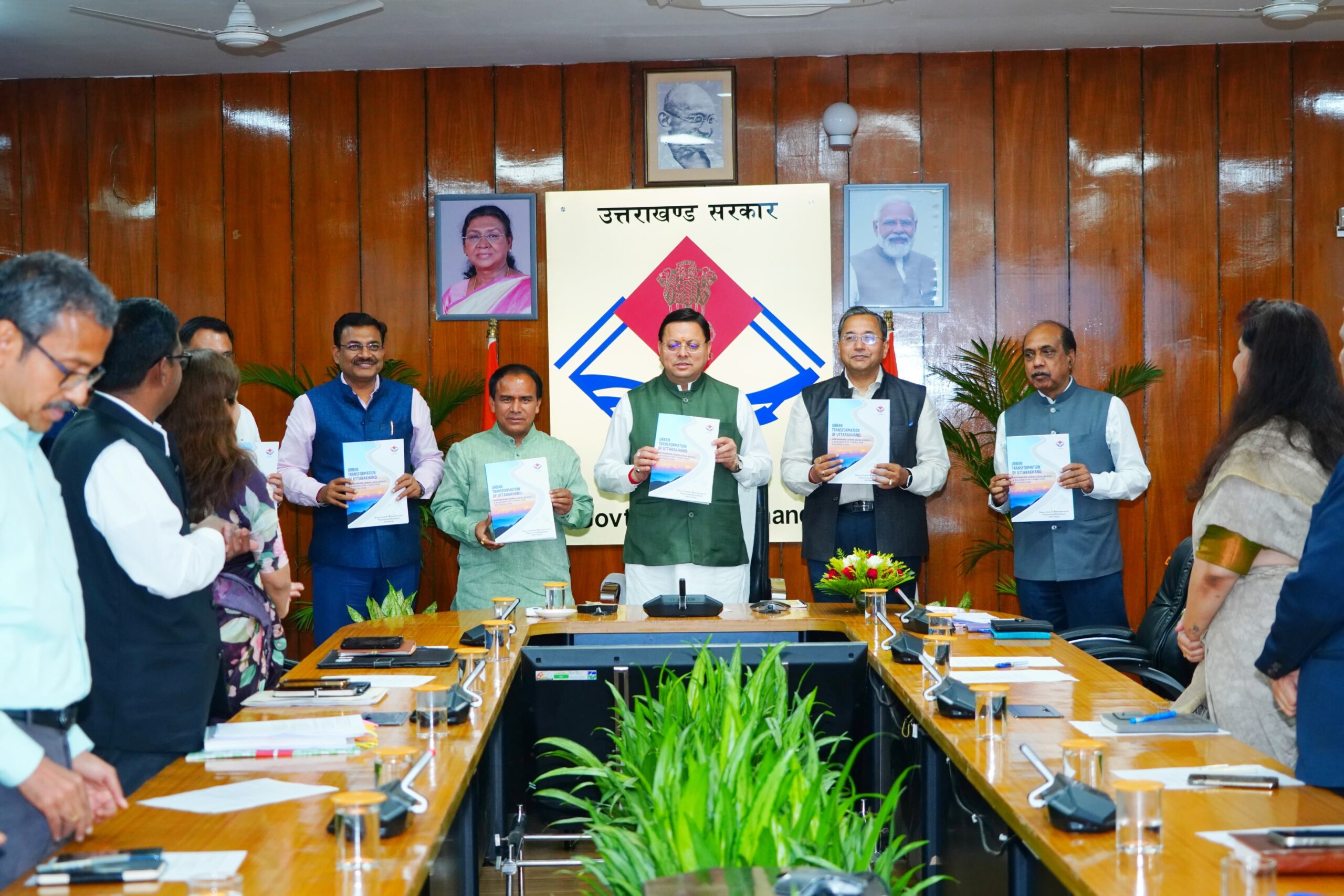 शहरी स्थानीय निकायों को सशक्त बनाने के लिए सेतु आयोग ने सौंपी मुख्यमंत्री को रिपोर्ट