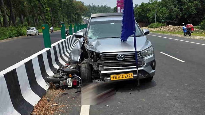 सड़क दुर्घटना में एक की मौत, बच्चा गंभीर रूप से घायल