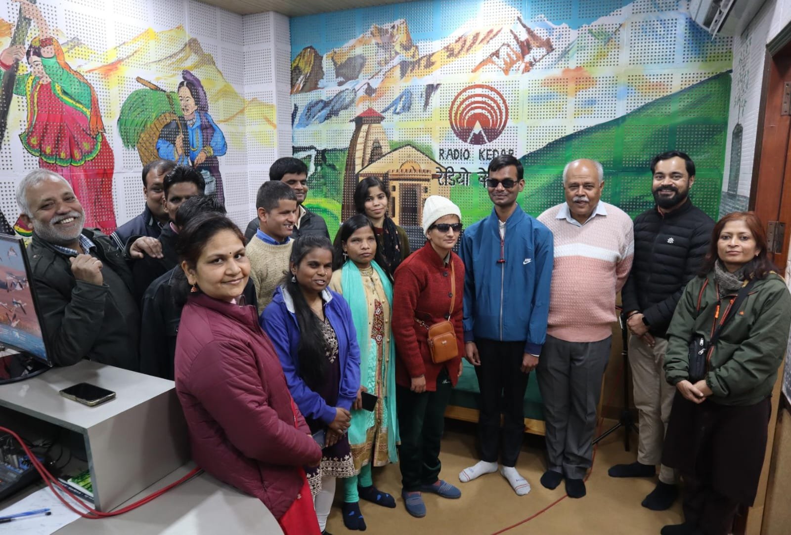 एनआईईपीवीडी के रेडियो जॉकी कोर्स के छात्रों का दल पहुंचा रेडियो केदार