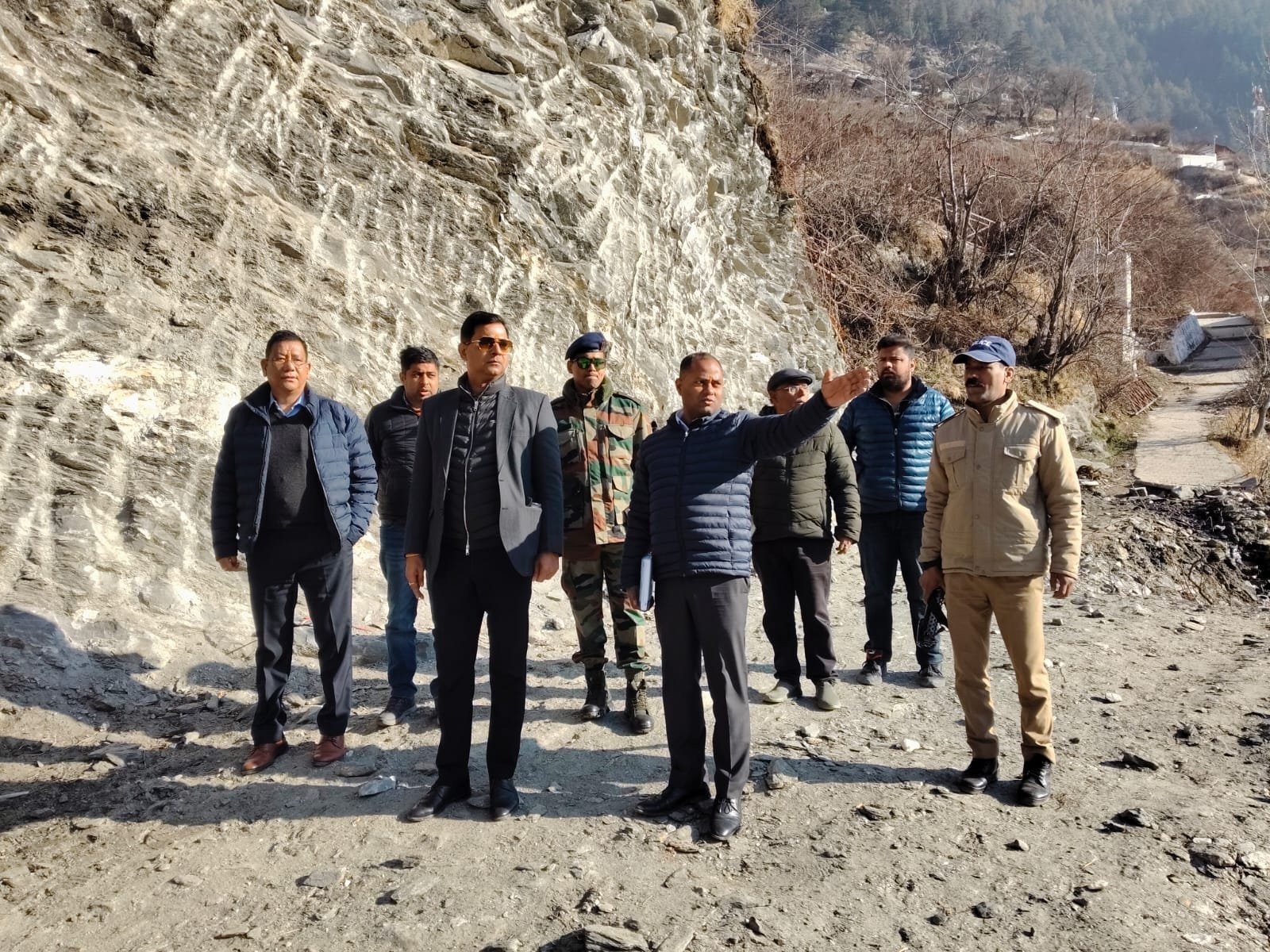 मुख्यमंत्री के निर्देश पर सचिव लोक निर्माण ने किया चारधाम यात्रा मार्गों का स्थलीय निरीक्षण