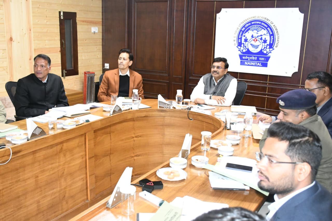 एलपीजी गैस की होम डिलीवरी कराएं आवश्यक मांग के अनुरूप व्यवसायिक सिलेंडरों की भी आपूर्ति समय पर हो