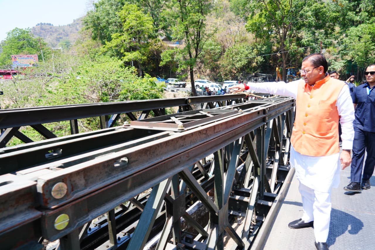 सीएम ने दिए पुल निर्माण कार्य निर्धारित समयसीमा के भीतर पूर्ण करने के निर्देश