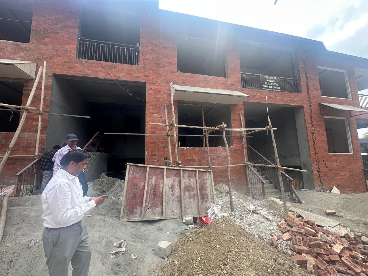 मेहुंवाला माफी में 15 से 20 बीघा अवैध प्लॉटिंग पर चला बुलडोजर, जाखन और कुठाल गेट क्षेत्र में सीलिंग की कार्रवाई
