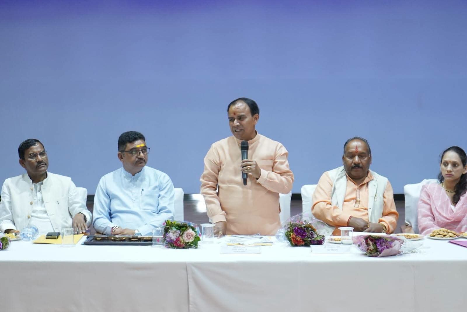 कहा, समितियों के माध्यम से चलाया जायेगा ‘एक पेड़ मां के नाम’ अभियान