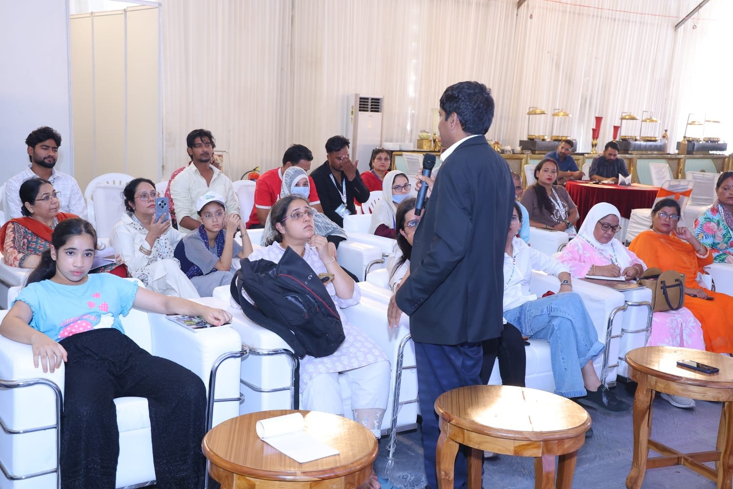 150 से अधिक स्टॉलों पर दिखी देश की विविध हस्तशिल्प परंपराओं की झलक, कारीगरों ने उद्यमिता सत्रों में लिया भाग