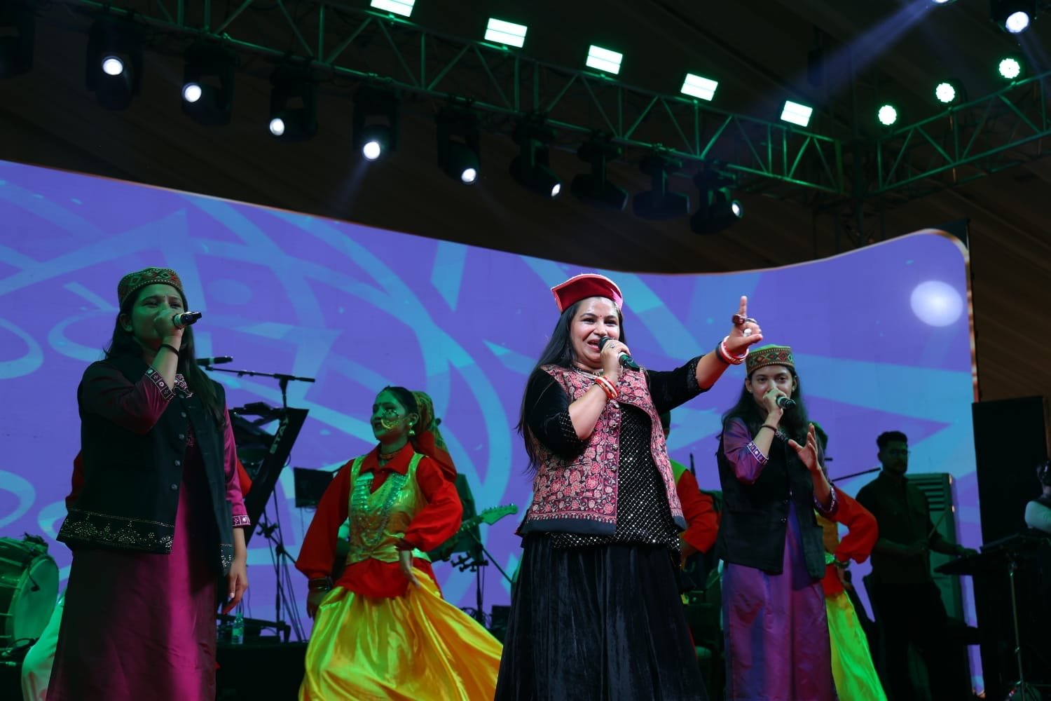 लोक संवर्धन पर्व के चैथे दिन पांडवास बैंड की मनमोहक लोक-फ्यूजन प्रस्तुति ने दर्शकों को किया मंत्रमुग्ध