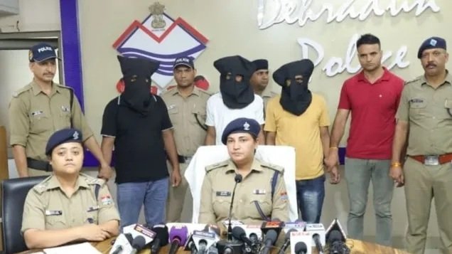 रिंग रोड स्थित शराब के ठेके पर हुई फायरिंग के तीन आरोपी गिरफ्तार, मुख्य आरोपी की तलाश जारी