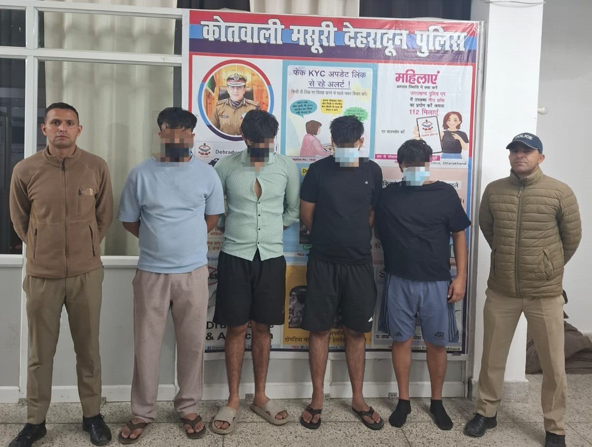शांति व्यवस्था भंग करने पर पुलिस ने लिया हिरासत में