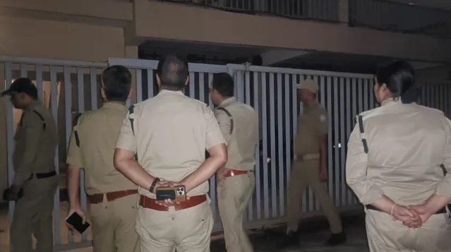 पुलिस ने की सख्ती, सात हॉस्टल संचालकों को नोटिस, एक का चालान, अनावश्क घूम रहे 17 छात्र हिरासत में