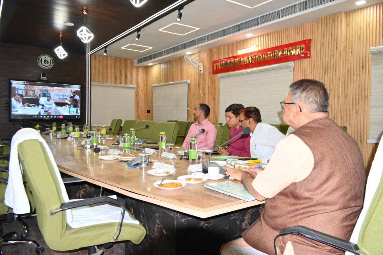 केदारनाथ यात्रा में संभावित वृद्धि के दृष्टिगत ट्रैक रूट एवं राष्ट्रीय राजमार्गों पर व्यवस्थाएं दुरुस्त रखने के निर्देश