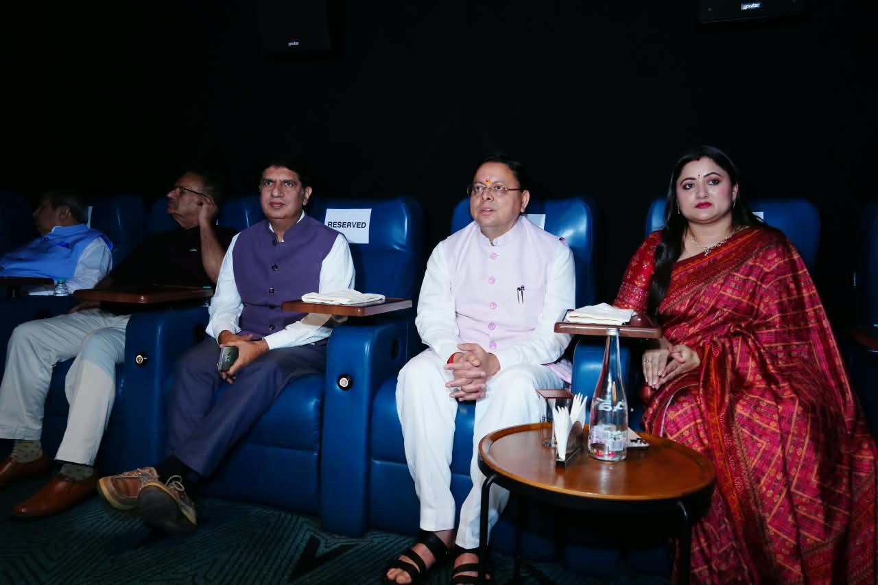 बाबा नीब करौरी महाराज की भक्ति और सेवा भावना से हुए अभिभूत