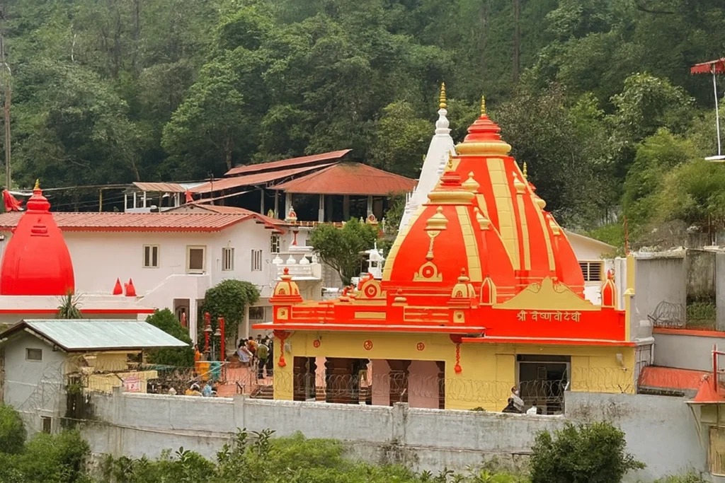 बाबा नीम करोली के कैंची धाम में अब बिना रजिस्ट्रेशन एंट्री नहीं: प्रशासन का बड़ा फैसला