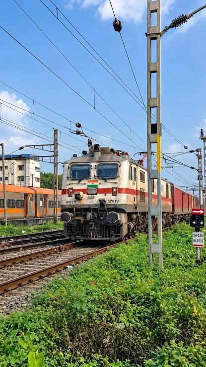 उत्तराखंड को बड़ा तोहफा! हरिद्वार तक चलेगी गरीब रथ, 2 नई AC ट्रेनों का हुआ ऐलान